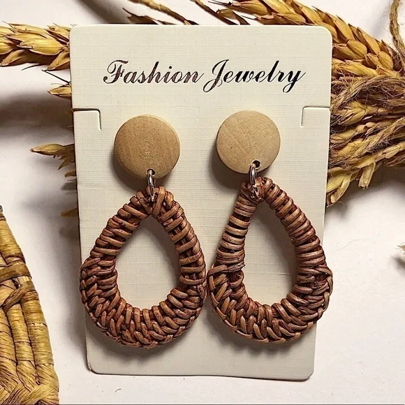 BAMBOO/STRAW Weaved Oval Hoop Earrings. - Picture 1 of 7
